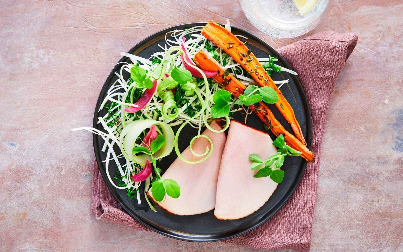 krydderskinke med vitaminsalat opskrift på salat delika food group